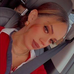 Meet your Posher, Karelis